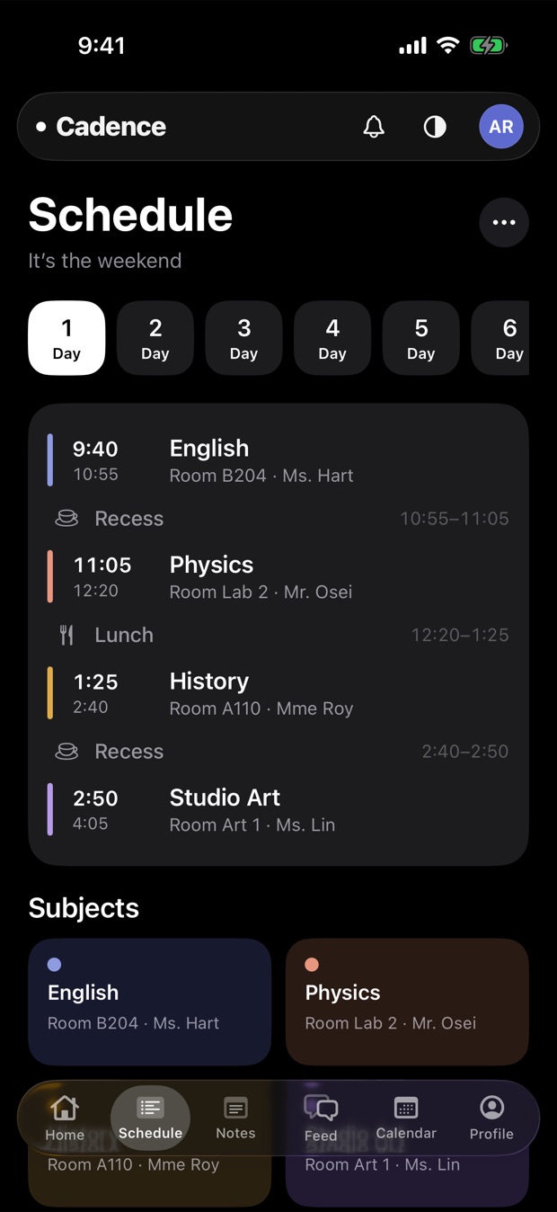 The day's timetable on iPhone: English, Physics, History and Studio Art with rooms and teachers